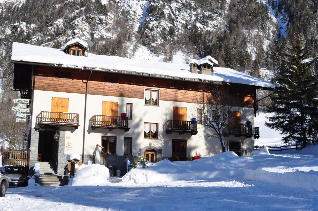 Hotel Flora Alpina Гресоне Сен Жан Екстериор снимка