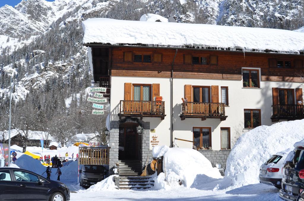 Hotel Flora Alpina Гресоне Сен Жан Екстериор снимка