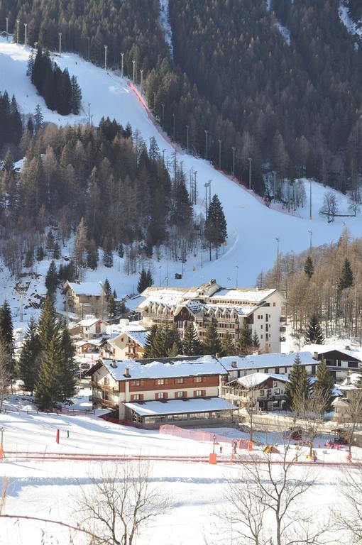 Hotel Flora Alpina Гресоне Сен Жан Екстериор снимка