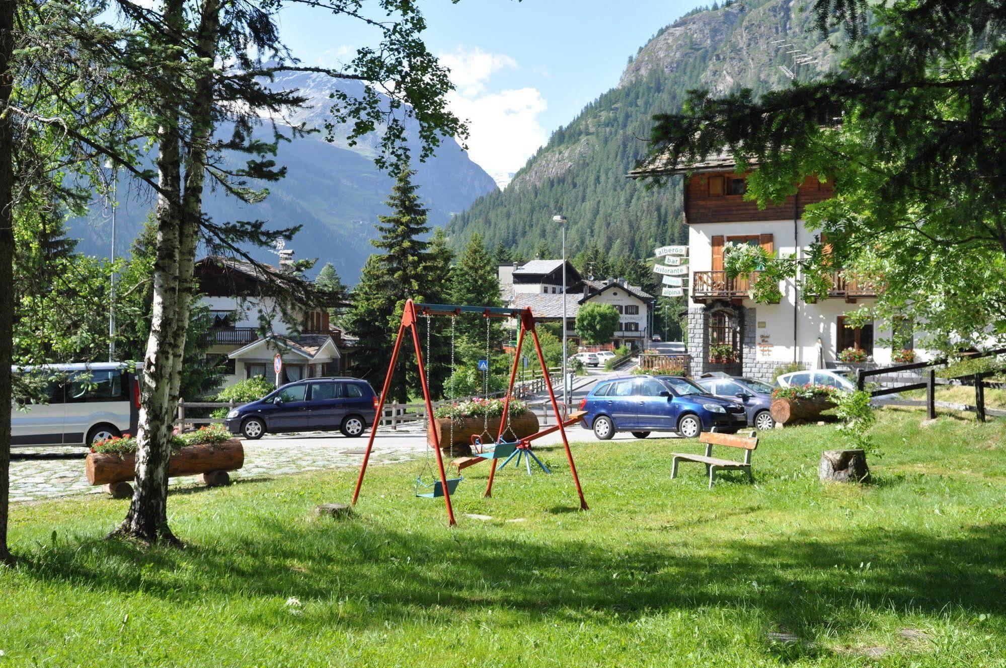 Hotel Flora Alpina Гресоне Сен Жан Екстериор снимка